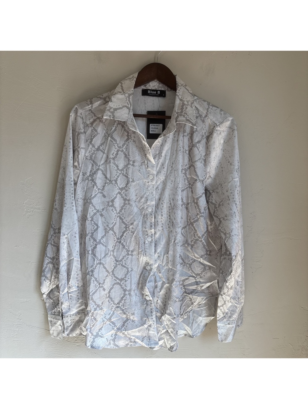 NWT Blue B Collection Womens Small Grey Snakeskin Satin Button Down Blouse Shirt